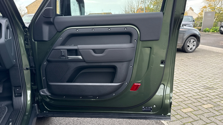 Land Rover Defender 3.0 D250 X-Dynamic SE 90 3dr Auto Diesel Estate